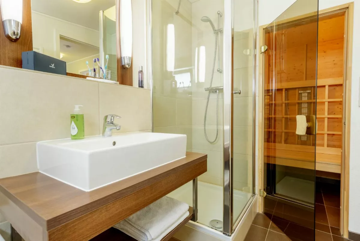 Badezimmer mit Sauna im VIP Haus