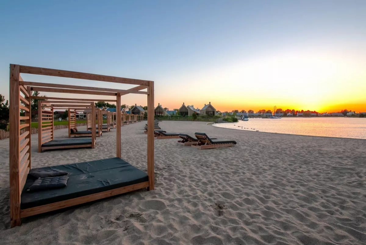 Resort Oesterdam Strand mit Cabanas